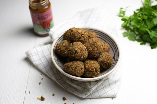 Red lentil balls with nuts and pesto