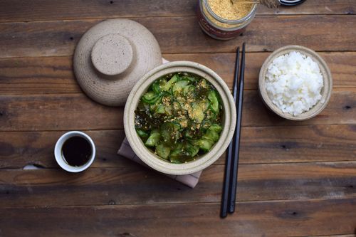 Wakame sunomono (cucumber & seaweed salad)