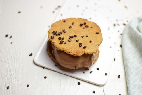 Helado con galleta de cacahuete