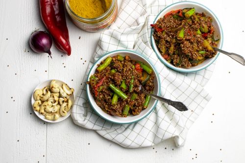 Wok aux légumes et quinoa rouge