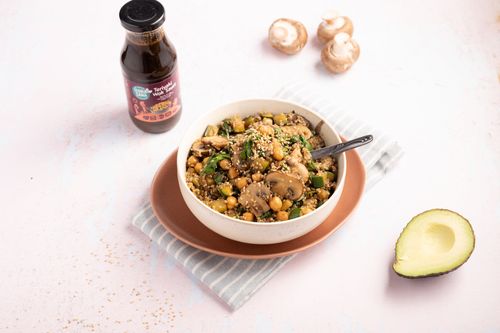 Quinoa stir-fry with green vegetables