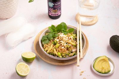 Veganer Yum Woon Sen (Thailändischer Glasnudelsalat)