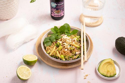 Vegan yum woon sen (ensalada tailandesa de fideos de cristal)