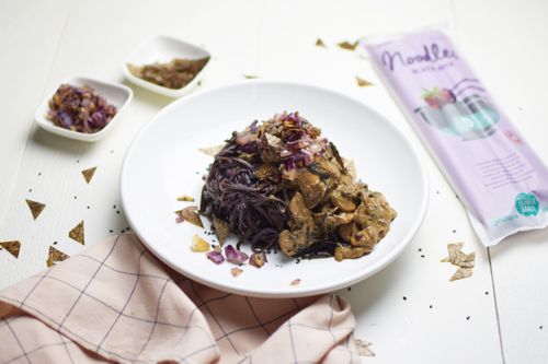 Black rice noodles with mushrooms and seaweed