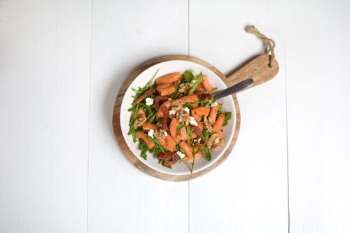 Legume pasta with arugula and vegan feta