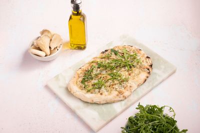 Pinsa Provenzale with vegan cream cheese and oyster mushrooms
