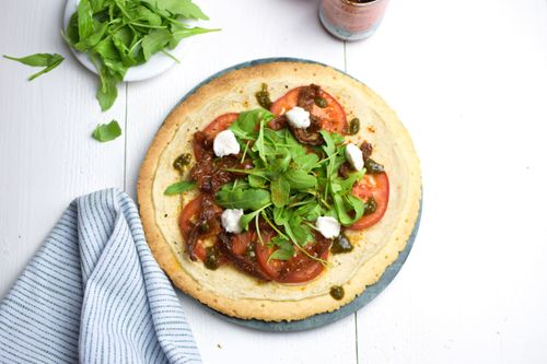 Vegan Mediterranean pizza with cashew sauce