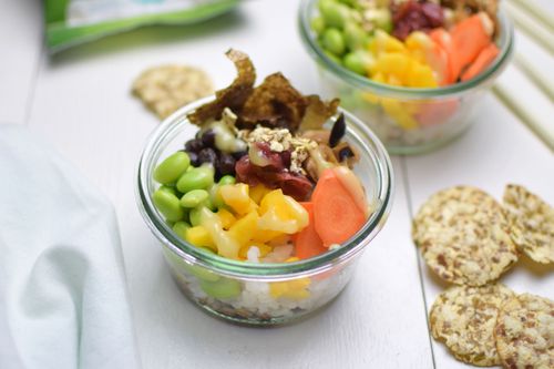 Poke bowl with mango and mung bean chips