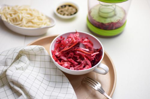 Crunchy salade uit de pickle pers