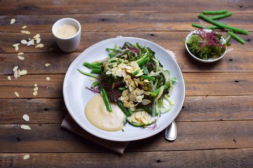 Ensalada de algas con crema de almendras