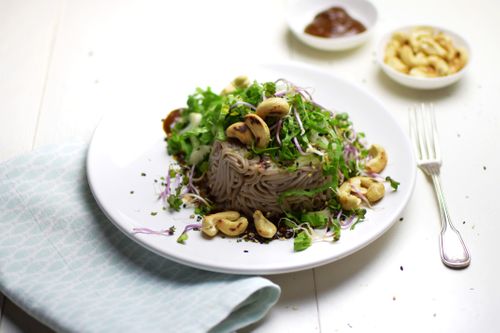 Salade de nouilles aux noix de cajou