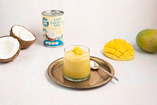 Tropische mango en kurkuma smoothie