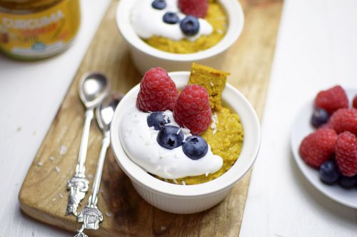 Avena con cúrcuma latte