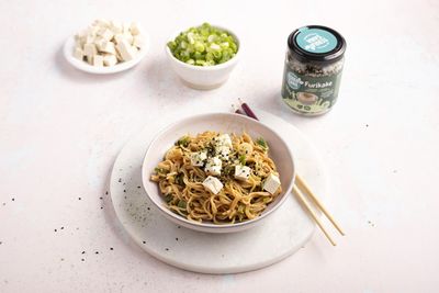 Quick noodle dish with peanut sauce
